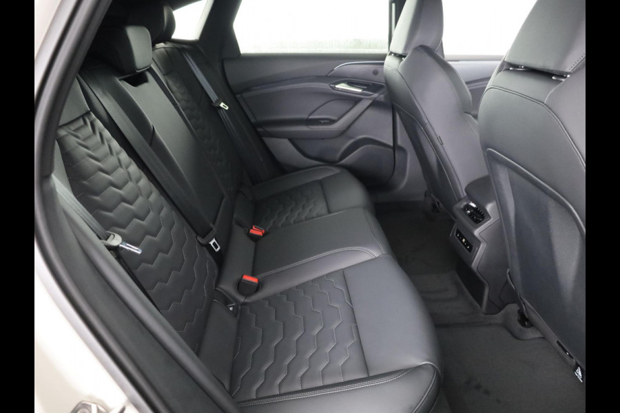 Audi A6 Sportback e-tron S edition 83 kWh | Winterpakket | Privacy glas | LM velgen 21" | Leder interieur | Remzadels rood |