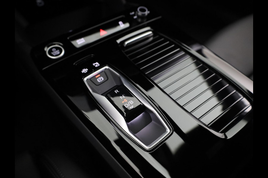 Audi A6 Sportback e-tron S edition 83 kWh | Winterpakket | Privacy glas | LM velgen 21" | Leder interieur | Remzadels rood |