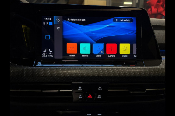 Volkswagen Golf 1.5 eTSI |3x R-LINE|VIRTUAL|PANO| IQ LIGHTS|ACC|NIGHTPAKKET|SFEERVERLICHTING|CAMERA|CARPLAY|DEALERONDERHOUDEN|VOL!