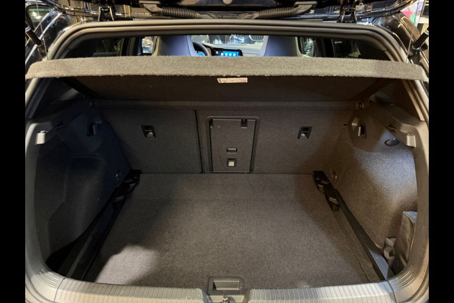 Volkswagen Golf 1.5 eTSI |3x R-LINE|VIRTUAL|PANO| IQ LIGHTS|ACC|NIGHTPAKKET|SFEERVERLICHTING|CAMERA|CARPLAY|DEALERONDERHOUDEN|VOL!