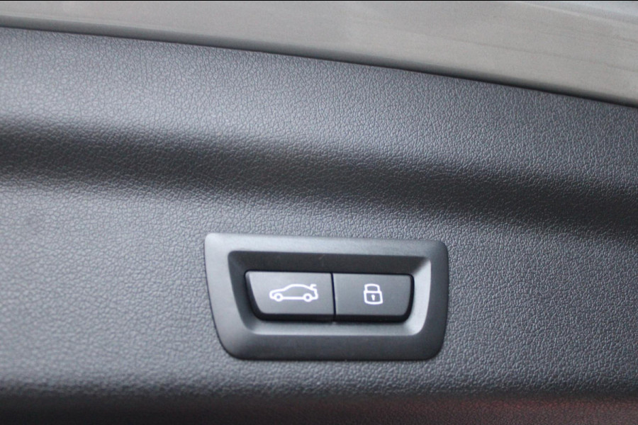 BMW X1 XDrive30e M-Sport Shadow | Pano | ACC | Memory | Massage | HUD | HK | Elek. Trekhaak