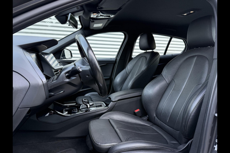 BMW 1-serie 118i High Executive Edition M-Pakket,2e Eigenaar,Navi,Leder,Stoelverwarming,PDC,N.A,P,APK tot 05-2026