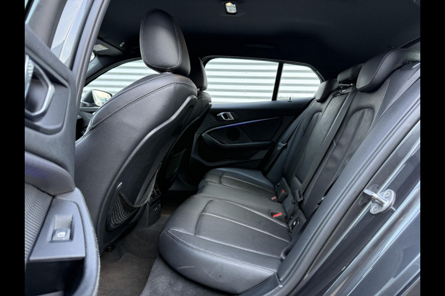 BMW 1-serie 118i High Executive Edition M-Pakket,2e Eigenaar,Navi,Leder,Stoelverwarming,PDC,N.A,P,APK tot 05-2026