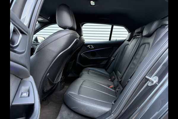 BMW 1-serie 118i High Executive Edition M-Pakket,2e Eigenaar,Navi,Leder,Stoelverwarming,PDC,N.A,P,APK tot 05-2026