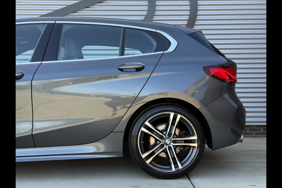 BMW 1-serie 118i High Executive Edition M-Pakket,2e Eigenaar,Navi,Leder,Stoelverwarming,PDC,N.A,P,APK tot 05-2026