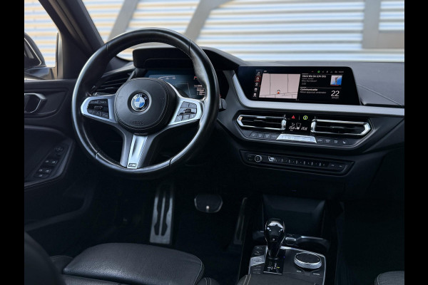 BMW 1-serie 118i High Executive Edition M-Pakket,2e Eigenaar,Navi,Leder,Stoelverwarming,PDC,N.A,P,APK tot 05-2026