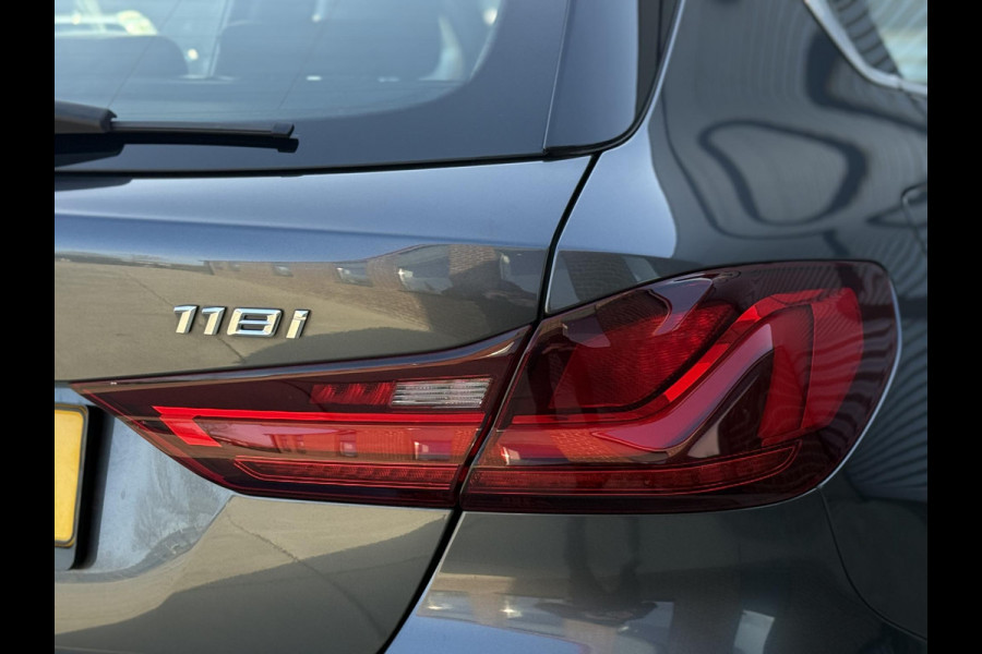 BMW 1-serie 118i High Executive Edition M-Pakket,2e Eigenaar,Navi,Leder,Stoelverwarming,PDC,N.A,P,APK tot 05-2026