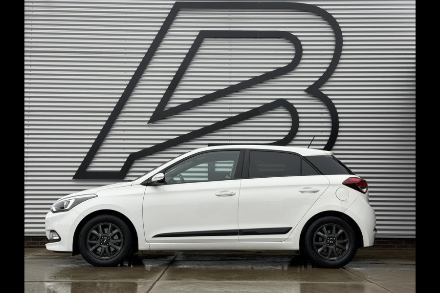 Hyundai i20 1.0 T-GDI Black Edition Navi,Camera,Airco,Cruise,PDC,Trekhaak,LM Velgen,N.A.P,101pk,Volledig Dealer Onderhouden,APK tot 01-2027