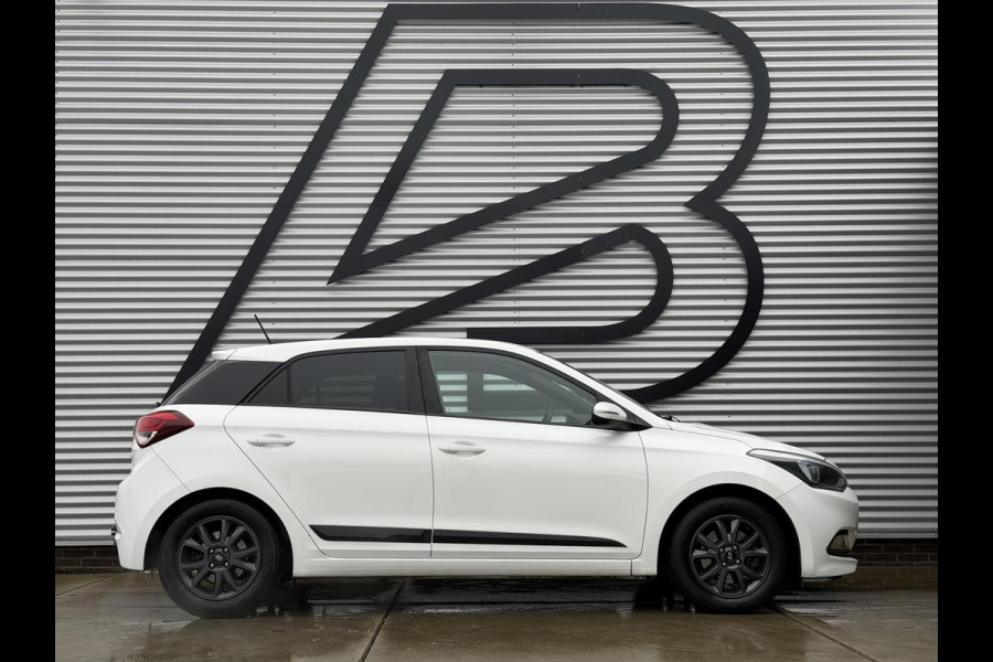 Hyundai i20 1.0 T-GDI Black Edition Navi,Camera,Airco,Cruise,PDC,Trekhaak,LM Velgen,N.A.P,101pk,Volledig Dealer Onderhouden,APK tot 01-2027