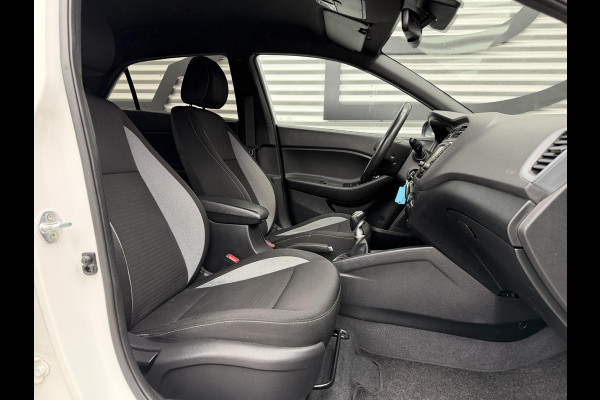 Hyundai i20 1.0 T-GDI Black Edition Navi,Camera,Airco,Cruise,PDC,Trekhaak,LM Velgen,N.A.P,101pk,Volledig Dealer Onderhouden,APK tot 01-2027