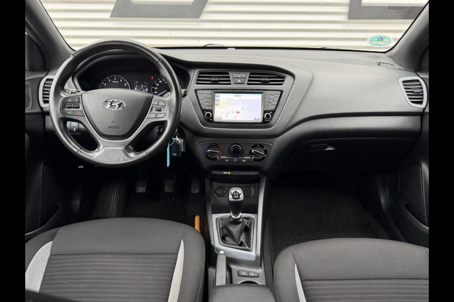 Hyundai i20 1.0 T-GDI Black Edition Navi,Camera,Airco,Cruise,PDC,Trekhaak,LM Velgen,N.A.P,101pk,Volledig Dealer Onderhouden,APK tot 01-2027