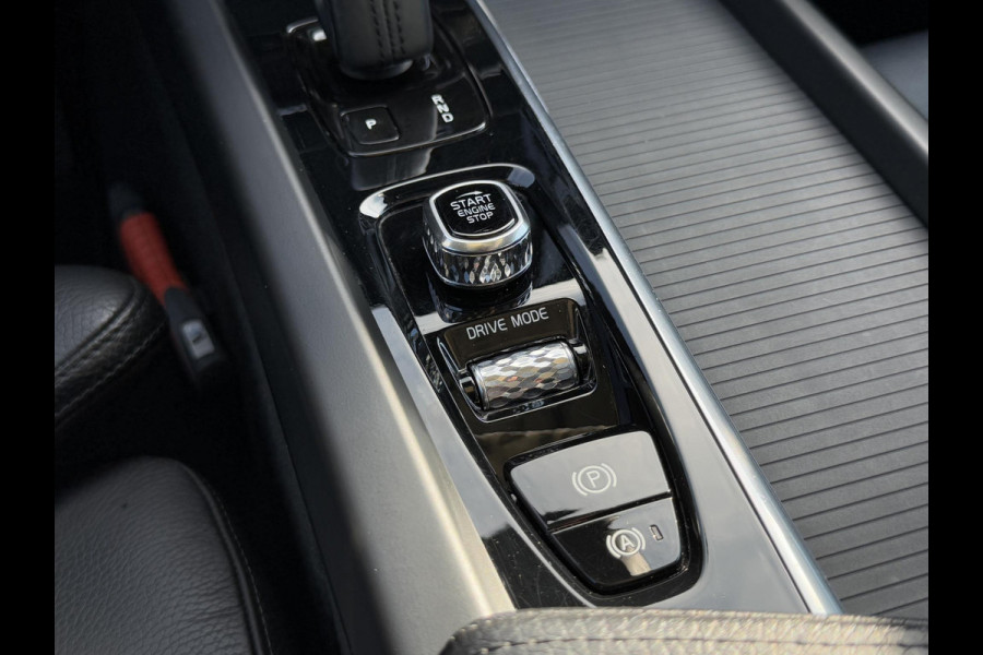 Volvo XC60 2.0 Recharge T6 AWD Inscription 1e Eigenaar,Pano,Leder,Navi,340pk,PDC,Dealer Onderhouden,N.A.P,Apk tot 11-2026