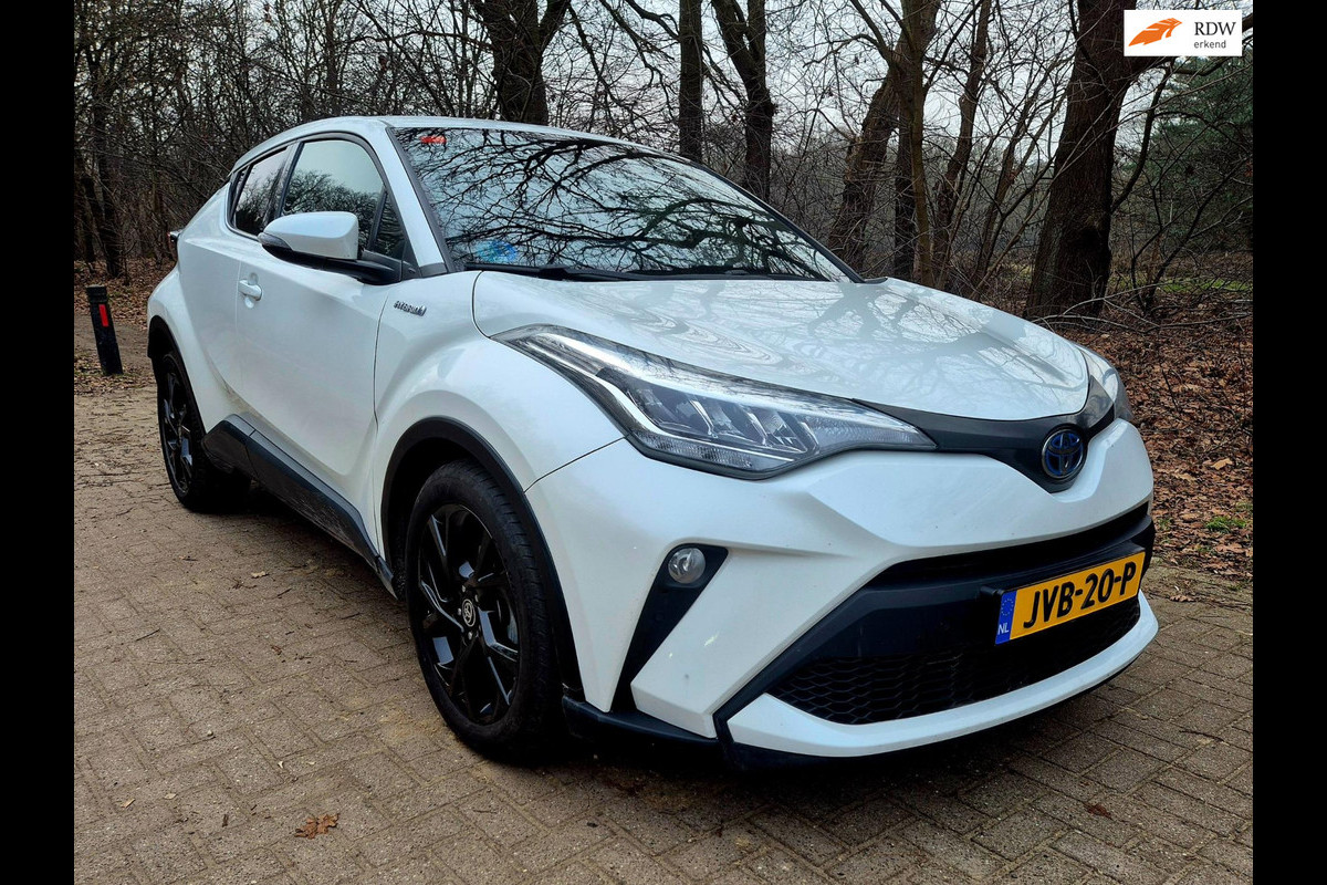 Toyota C-HR 1.8 Hybrid Dynamic . Camera. 18 inch . Apple carplay