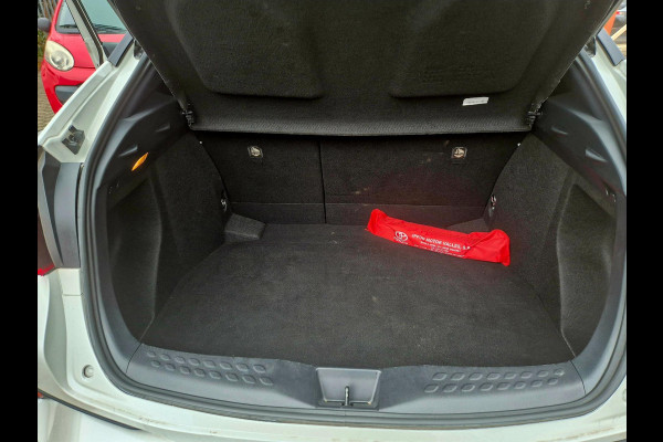 Toyota C-HR 1.8 Hybrid Dynamic . Camera. 18 inch . Apple carplay