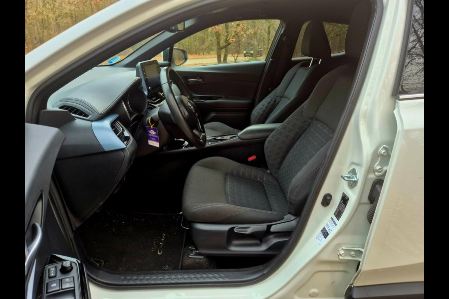 Toyota C-HR 1.8 Hybrid Dynamic . Camera. 18 inch . Apple carplay