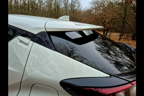 Toyota C-HR 1.8 Hybrid Dynamic . Camera. 18 inch . Apple carplay