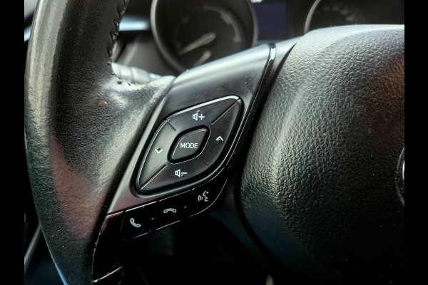 Toyota C-HR 1.8 Hybrid Dynamic . Camera. 18 inch . Apple carplay