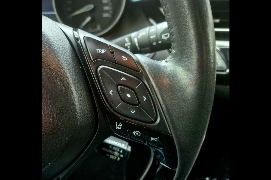 Toyota C-HR 1.8 Hybrid Dynamic . Camera. 18 inch . Apple carplay