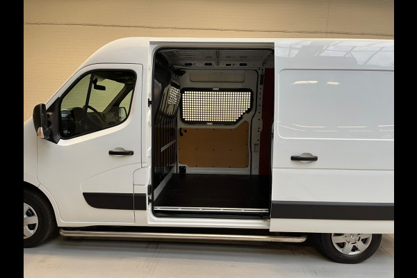 Renault Master T35 2.3 dCi 110pk euro6 L2H2 2xSchuifdeur, 3 persoons, Camera, CruiseControl, Navigatie, Trekhaak, RIJKLAARPRIJS!