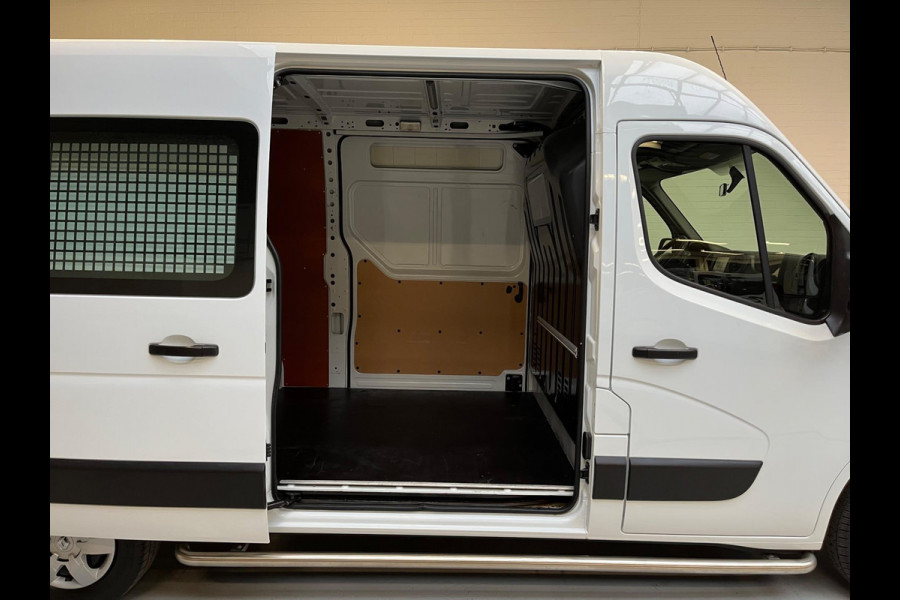 Renault Master T35 2.3 dCi 110pk euro6 L2H2 2xSchuifdeur, 3 persoons, Camera, CruiseControl, Navigatie, Trekhaak, RIJKLAARPRIJS!