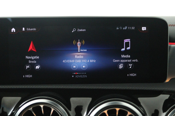 Mercedes-Benz CLA-Klasse 200 Business Solution AMG (PANORAMADAK, STOELVERWARMING, SFEERVERLICHTING, ACHTERUITRIJCAMERA)