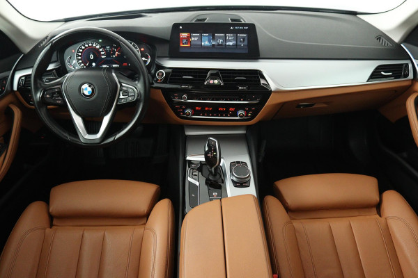 BMW 5 Serie Touring 520i High Executive (PANORAMADAK, STOELVERWARMING, TREKHAAK, ELEKTR STOELEN, HEAD-UP, ACHTERUITRIJCAMERA)