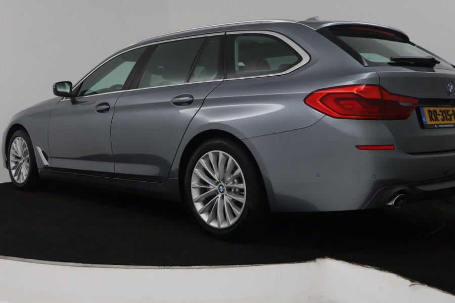 BMW 5 Serie Touring 520i High Executive (PANORAMADAK, STOELVERWARMING, TREKHAAK, ELEKTR STOELEN, HEAD-UP, ACHTERUITRIJCAMERA)