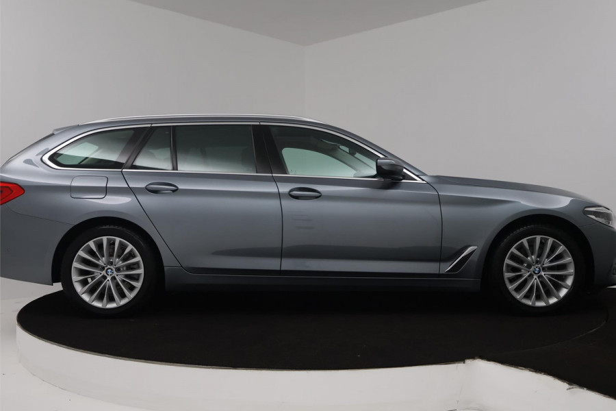 BMW 5 Serie Touring 520i High Executive (PANORAMADAK, STOELVERWARMING, TREKHAAK, ELEKTR STOELEN, HEAD-UP, ACHTERUITRIJCAMERA)