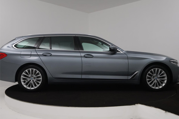 BMW 5 Serie Touring 520i High Executive (PANORAMADAK, STOELVERWARMING, TREKHAAK, ELEKTR STOELEN, HEAD-UP, ACHTERUITRIJCAMERA)