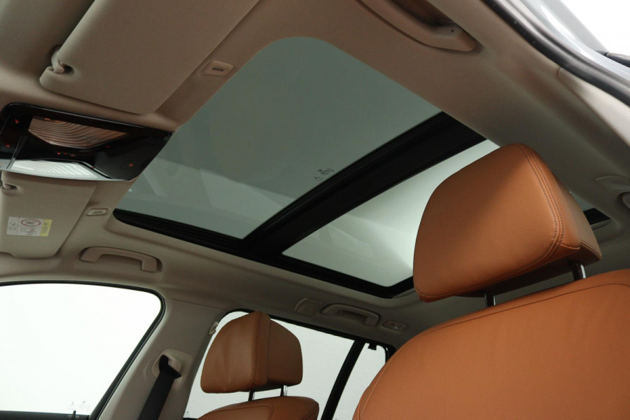 BMW 5 Serie Touring 520i High Executive (PANORAMADAK, STOELVERWARMING, TREKHAAK, ELEKTR STOELEN, HEAD-UP, ACHTERUITRIJCAMERA)