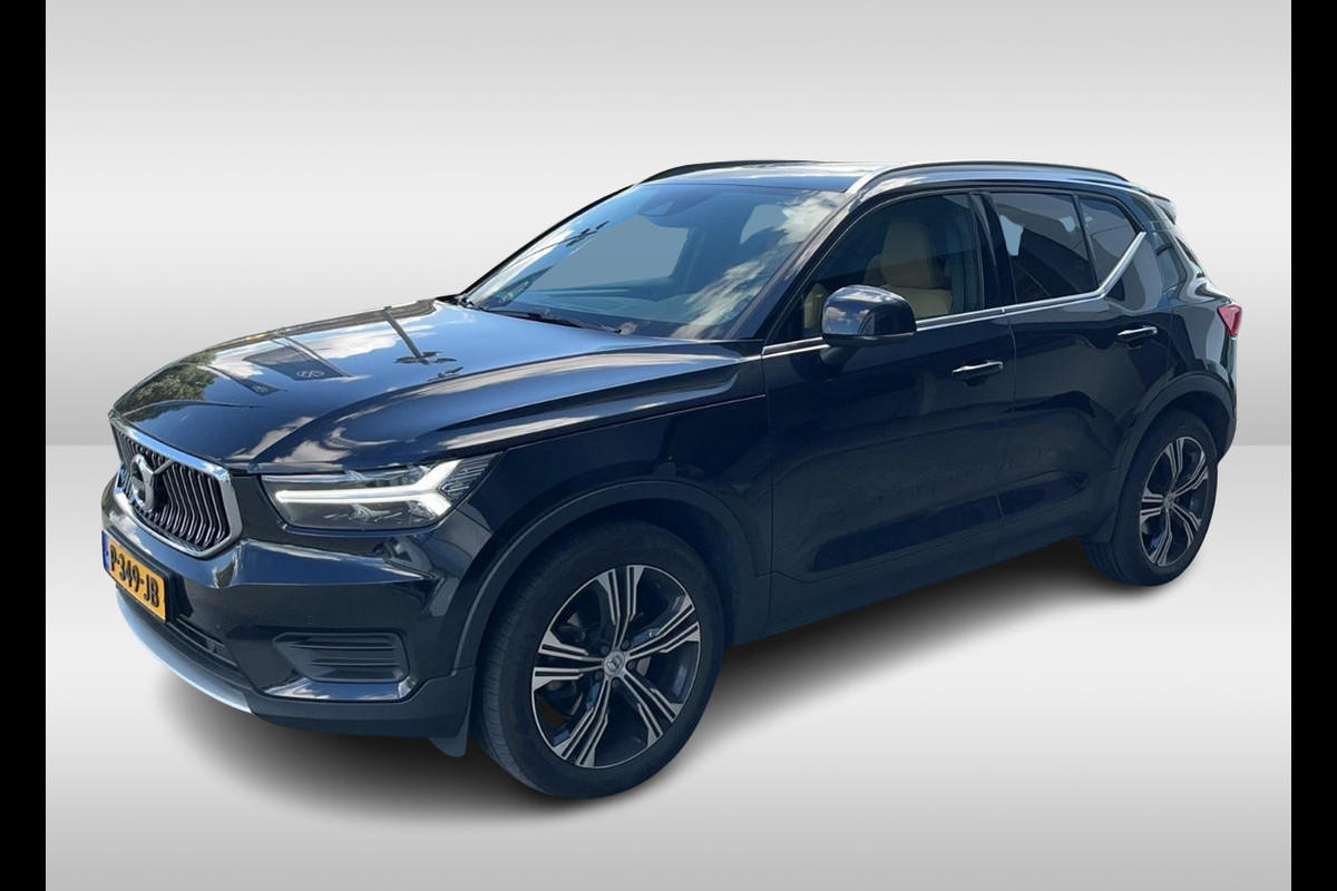 Volvo XC40 2.0 B3 Inscription / Trekhaak / Panoramadak / Camera / Leder / 19'' / Harman Kardon / Stuur+Stoelverwarming / DAB / Dodehoek / Cruise Control