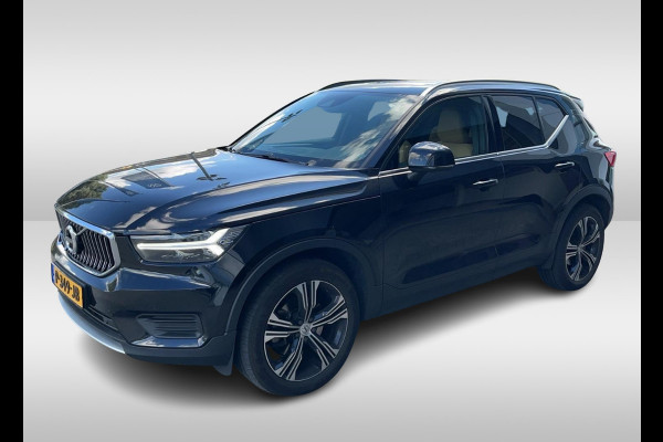 Volvo XC40 2.0 B3 Inscription / Trekhaak / Panoramadak / Camera / Leder / 19'' / Harman Kardon / Stuur+Stoelverwarming / DAB / Dodehoek / Cruise Control
