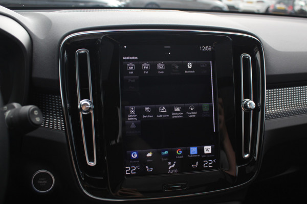 Volvo XC40 2.0 B3 Inscription / Trekhaak / Panoramadak / Camera / Leder / 19'' / Harman Kardon / Stuur+Stoelverwarming / DAB / Dodehoek / Cruise Control