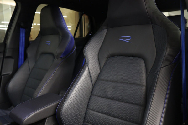 Volkswagen Golf 2.0 TSI R 4Motion AKRAP/PANO/HEADUP/IQ/H-K/BOMVOL