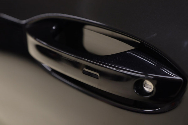 Volkswagen Golf 2.0 TSI R 4Motion AKRAP/PANO/HEADUP/IQ/H-K/BOMVOL