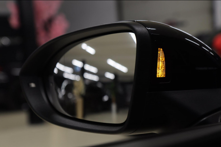 Volkswagen Golf 2.0 TSI R 4Motion AKRAP/PANO/HEADUP/IQ/H-K/BOMVOL