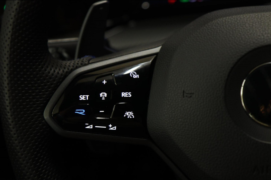 Volkswagen Golf 2.0 TSI R 4Motion AKRAP/PANO/HEADUP/IQ/H-K/BOMVOL