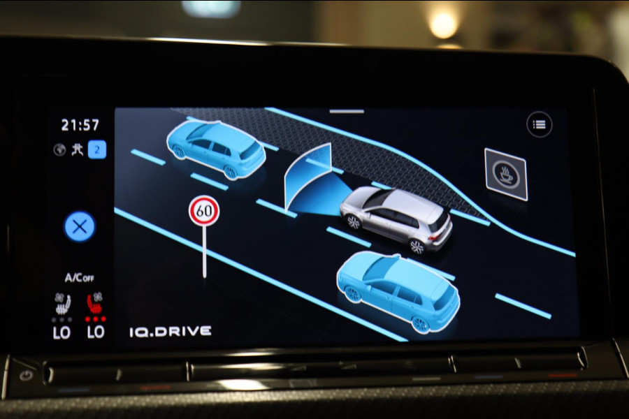 Volkswagen Golf 2.0 TSI R 4Motion AKRAP/PANO/HEADUP/IQ/H-K/BOMVOL