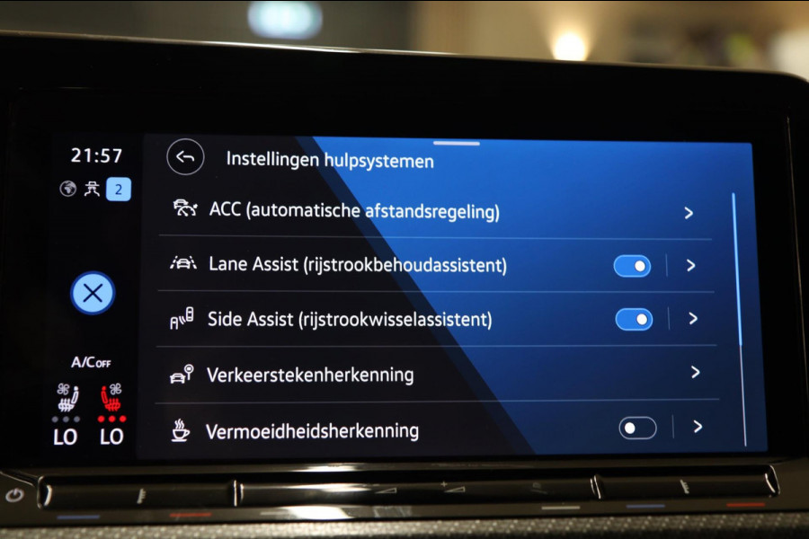 Volkswagen Golf 2.0 TSI R 4Motion AKRAP/PANO/HEADUP/IQ/H-K/BOMVOL