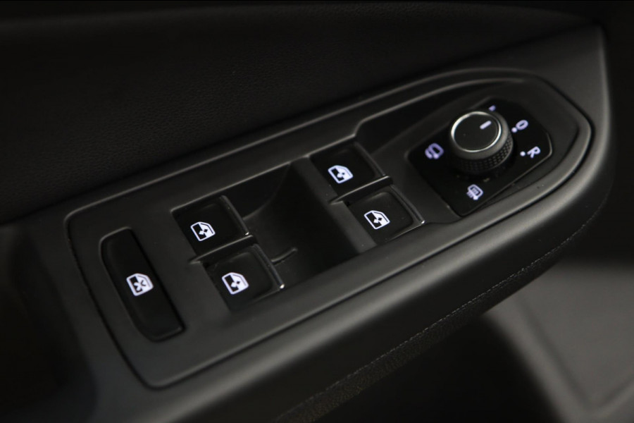 Volkswagen Golf 2.0 TSI R 4Motion AKRAP/PANO/HEADUP/IQ/H-K/BOMVOL