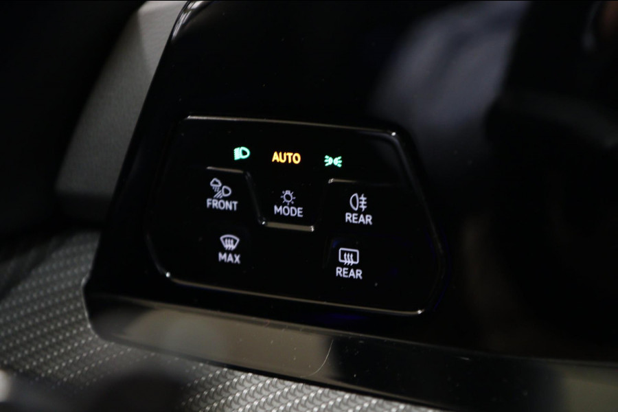 Volkswagen Golf 2.0 TSI R 4Motion AKRAP/PANO/HEADUP/IQ/H-K/BOMVOL