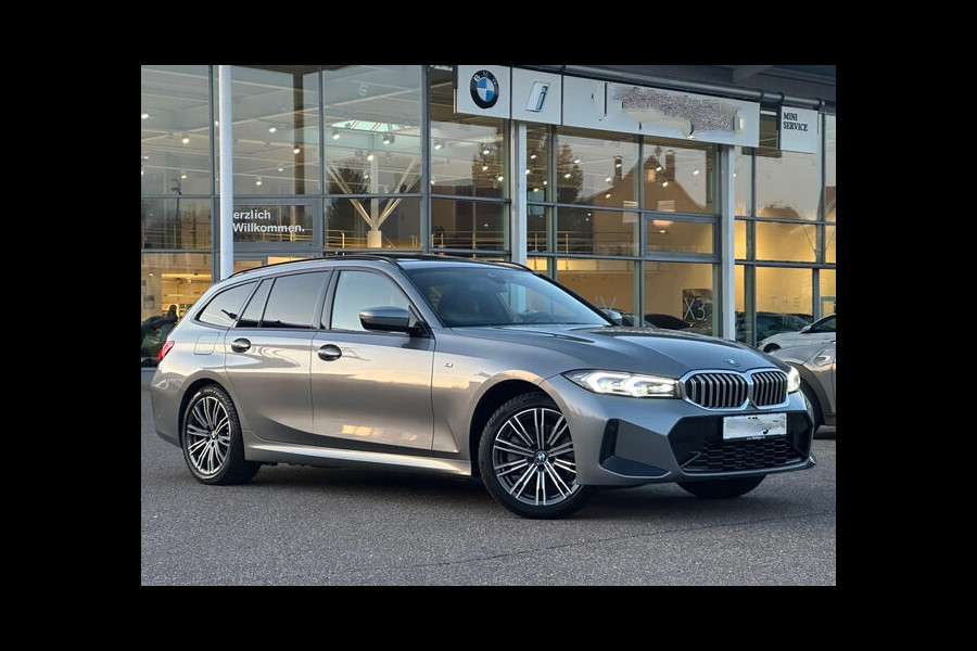 BMW 3 Serie Touring 330e M-SPORT ** ADAPT. LED, LEDER, NAVI+, PANORAMA, TREKH, 19-inch LMV, H&K SOUND ** 1e EIG - UNFALLFREI ** ** INFORMEER OOK NAAR ONZE AANTREKKELIJKE FINANCIAL-LEASE TARIEVEN **