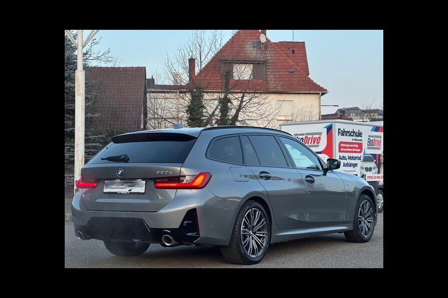 BMW 3 Serie Touring 330e M-SPORT ** ADAPT. LED, LEDER, NAVI+, PANORAMA, TREKH, 19-inch LMV, H&K SOUND ** 1e EIG - UNFALLFREI ** ** INFORMEER OOK NAAR ONZE AANTREKKELIJKE FINANCIAL-LEASE TARIEVEN **