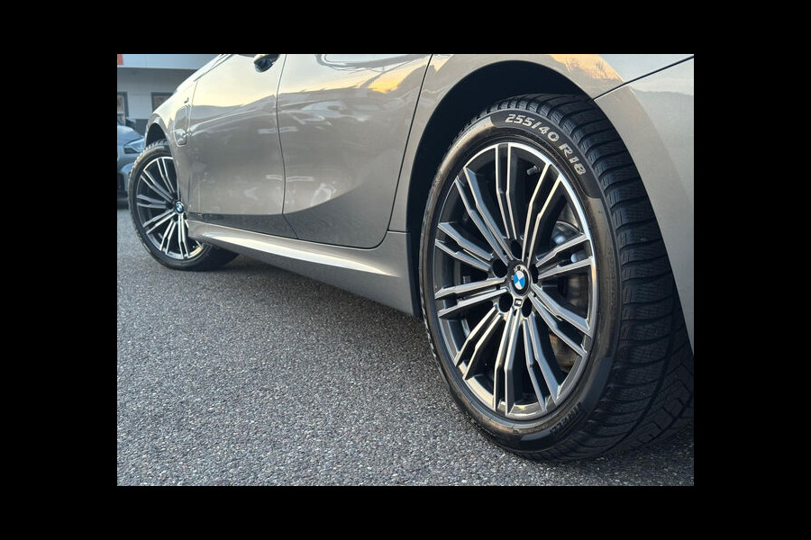 BMW 3 Serie Touring 330e M-SPORT ** ADAPT. LED, LEDER, NAVI+, PANORAMA, TREKH, 19-inch LMV, H&K SOUND ** 1e EIG - UNFALLFREI ** ** INFORMEER OOK NAAR ONZE AANTREKKELIJKE FINANCIAL-LEASE TARIEVEN **