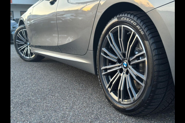 BMW 3 Serie Touring 330e M-SPORT ** ADAPT. LED, LEDER, NAVI+, PANORAMA, TREKH, 19-inch LMV, H&K SOUND ** 1e EIG - UNFALLFREI ** ** INFORMEER OOK NAAR ONZE AANTREKKELIJKE FINANCIAL-LEASE TARIEVEN **