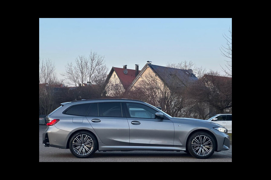 BMW 3 Serie Touring 330e M-SPORT ** ADAPT. LED, LEDER, NAVI+, PANORAMA, TREKH, 19-inch LMV, H&K SOUND ** 1e EIG - UNFALLFREI ** ** INFORMEER OOK NAAR ONZE AANTREKKELIJKE FINANCIAL-LEASE TARIEVEN **