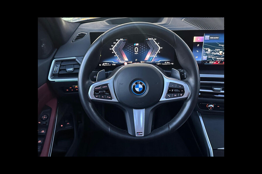 BMW 3 Serie Touring 330e M-SPORT ** ADAPT. LED, LEDER, NAVI+, PANORAMA, TREKH, 19-inch LMV, H&K SOUND ** 1e EIG - UNFALLFREI ** ** INFORMEER OOK NAAR ONZE AANTREKKELIJKE FINANCIAL-LEASE TARIEVEN **
