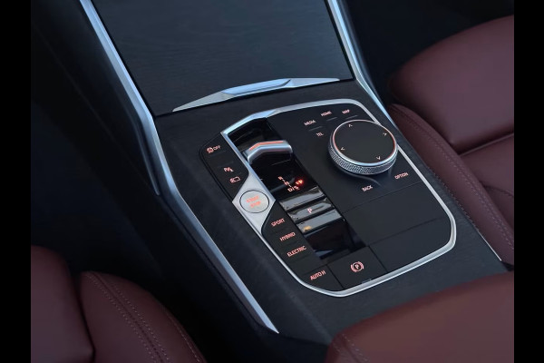 BMW 3 Serie Touring 330e M-SPORT ** ADAPT. LED, LEDER, NAVI+, PANORAMA, TREKH, 19-inch LMV, H&K SOUND ** 1e EIG - UNFALLFREI ** ** INFORMEER OOK NAAR ONZE AANTREKKELIJKE FINANCIAL-LEASE TARIEVEN **