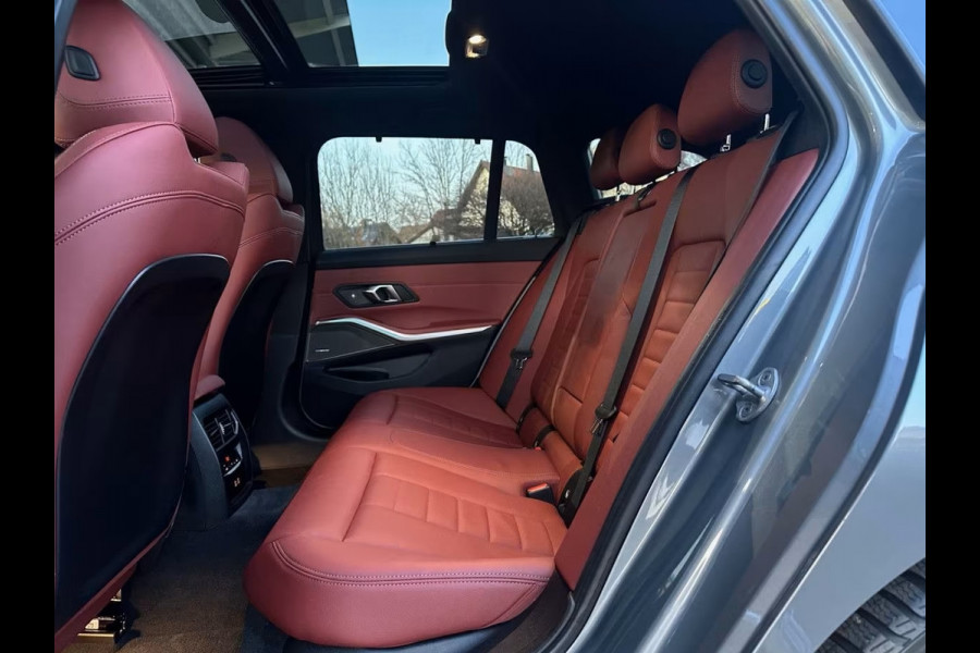 BMW 3 Serie Touring 330e M-SPORT ** ADAPT. LED, LEDER, NAVI+, PANORAMA, TREKH, 19-inch LMV, H&K SOUND ** 1e EIG - UNFALLFREI ** ** INFORMEER OOK NAAR ONZE AANTREKKELIJKE FINANCIAL-LEASE TARIEVEN **