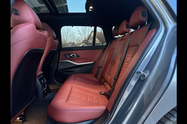 BMW 3 Serie Touring 330e M-SPORT ** ADAPT. LED, LEDER, NAVI+, PANORAMA, TREKH, 19-inch LMV, H&K SOUND ** 1e EIG - UNFALLFREI ** ** INFORMEER OOK NAAR ONZE AANTREKKELIJKE FINANCIAL-LEASE TARIEVEN **